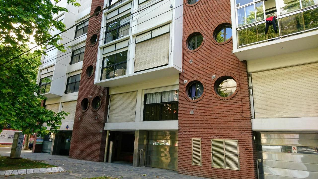 Apartamento Luminoso Ambiente, Con Cochera En Lo Mejor De La Perla *